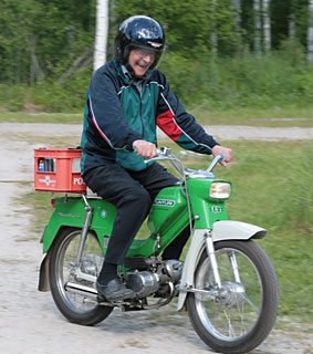 Aimoa hymyilyttää Aimoa hymyilyttää